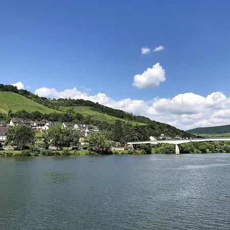 Moselpromenade Zell an der Mosel
