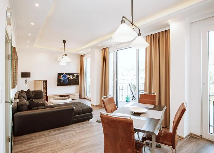 Moselpromenade 첼 안 데어 모젤