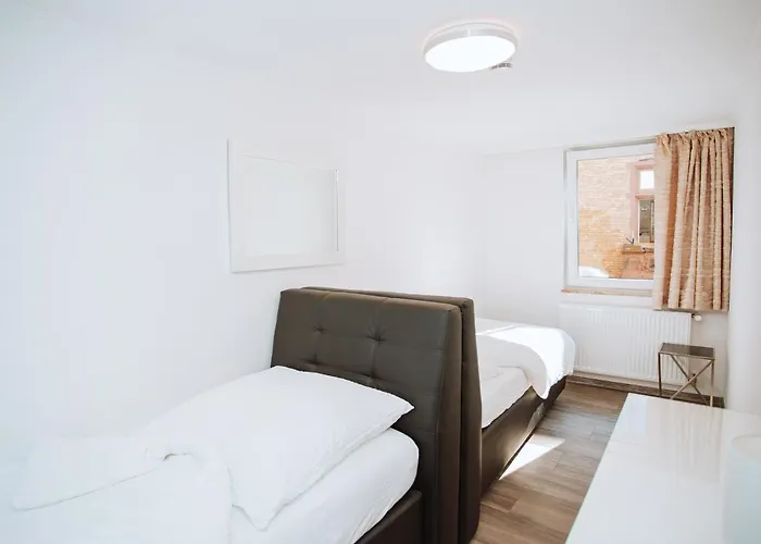 Moselpromenade * Zell an der Mosel